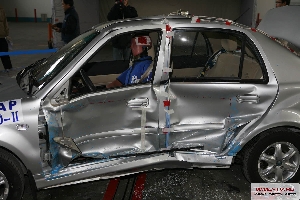 Краш тест Mercedes C300 Versus Smart ForTwo