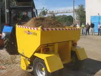 Прицепной пескоразбрасыватель